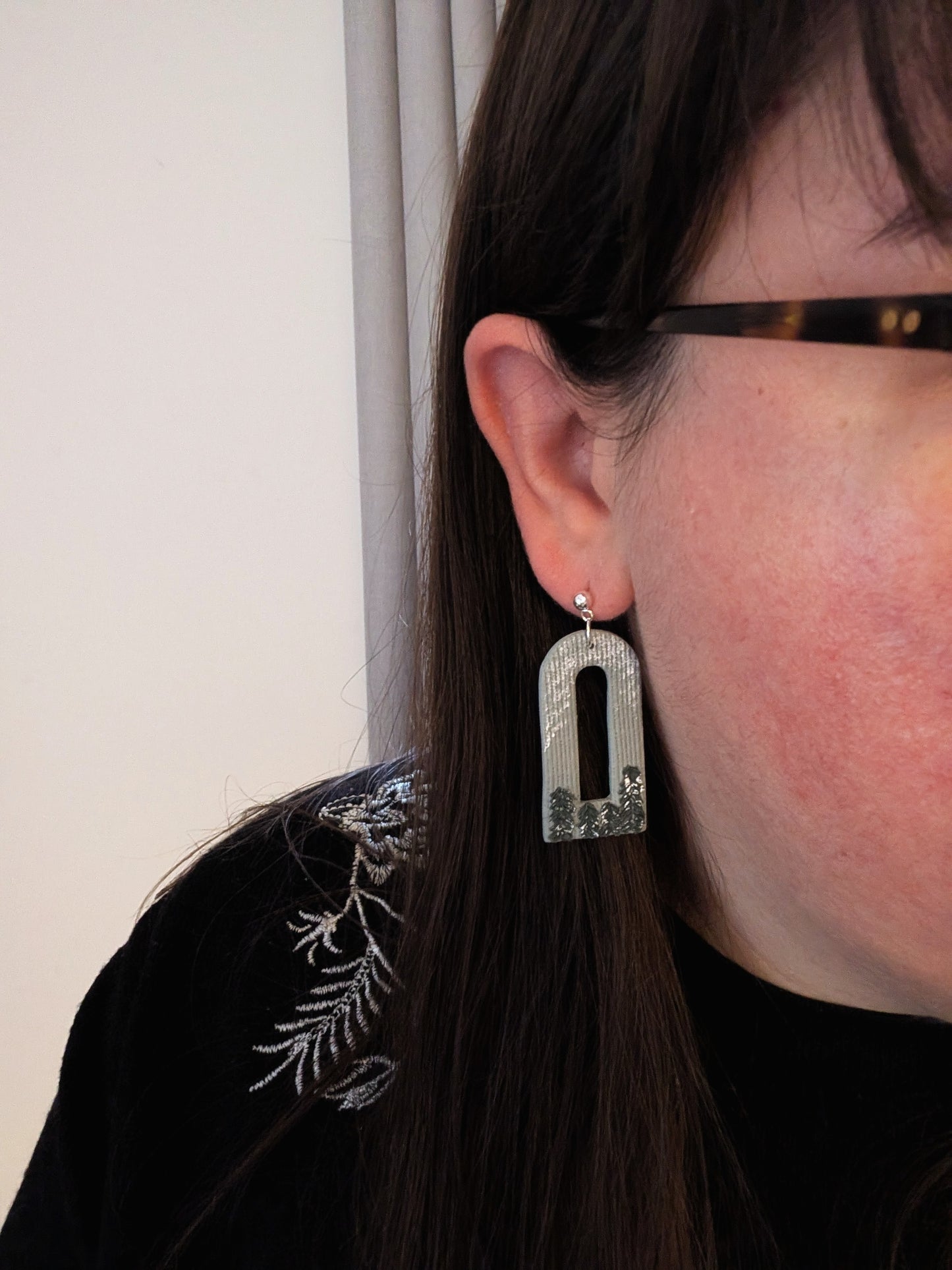 Snowy Scene Statement Ball Posts