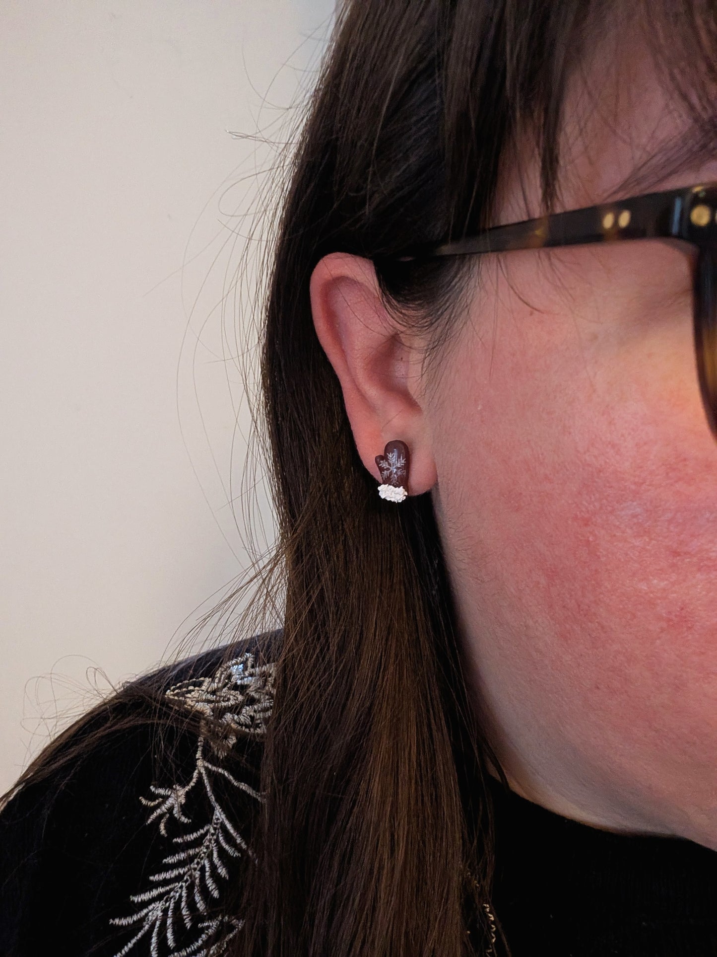 Snowflake Mittens Studs