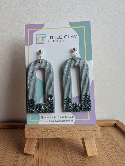 Snowy Scene Statement Ball Posts